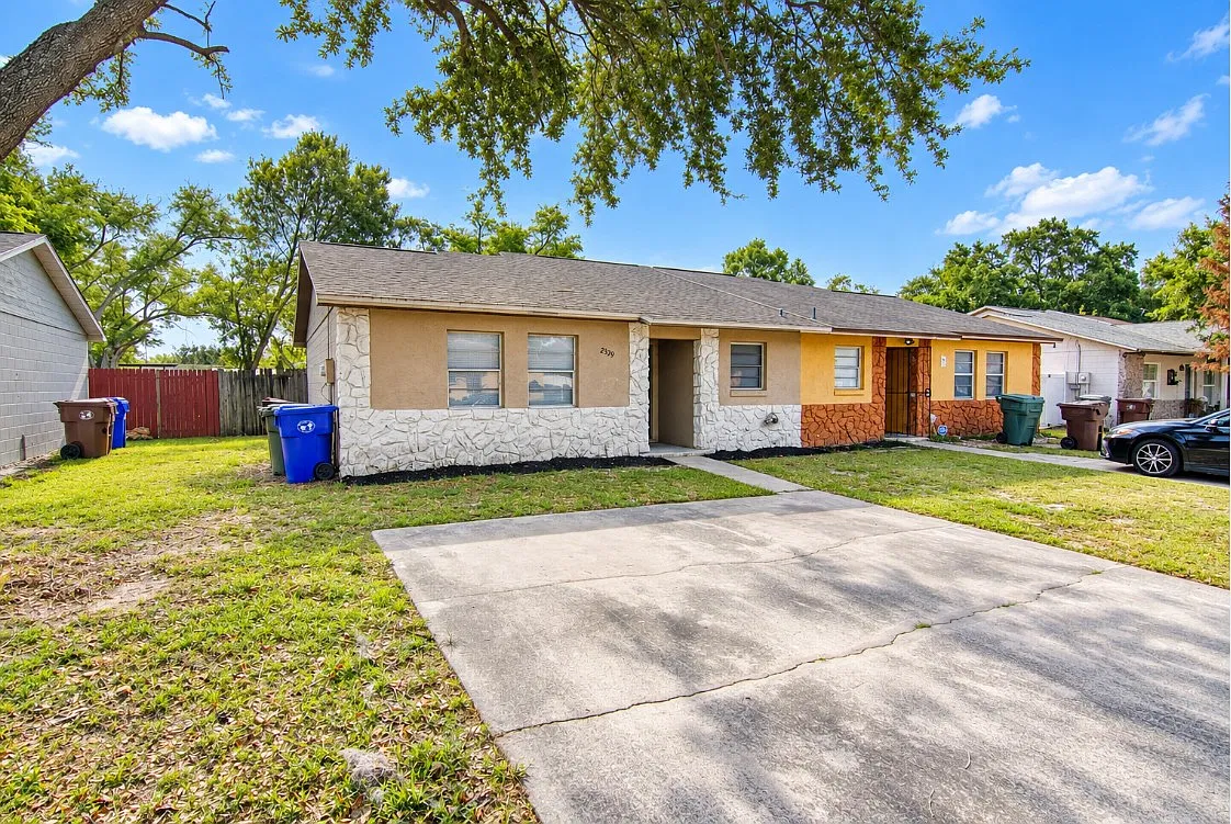 2 bed, 994 sqft, $1,550 — Photo 1