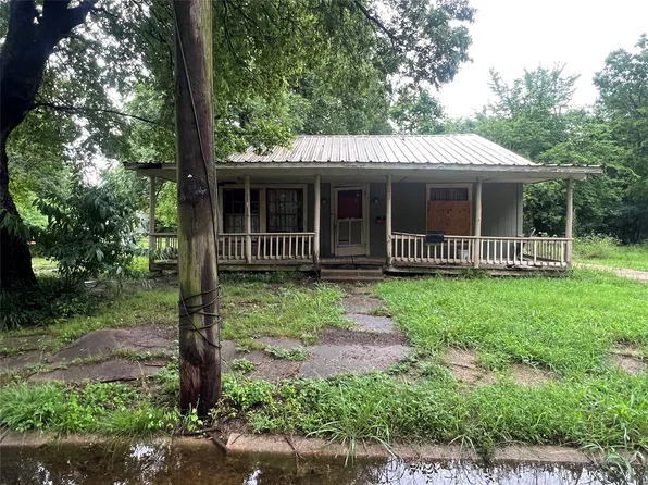 1049 3rd St SE, Paris, TX 75460