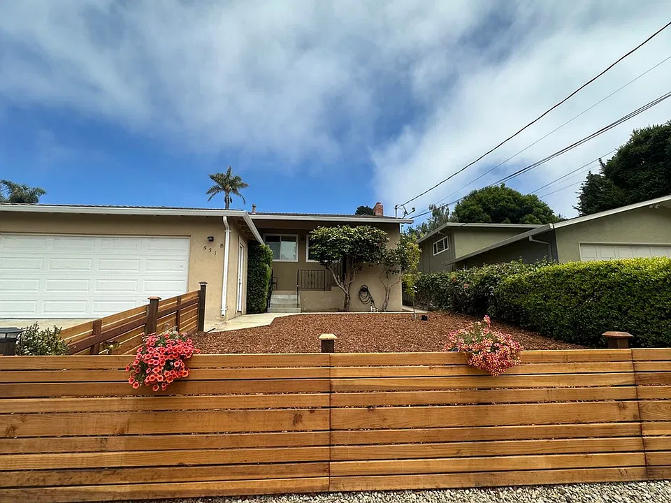 531 Clubhouse Dr