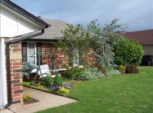 1405 Smoking Tree St, Moore, OK 73160