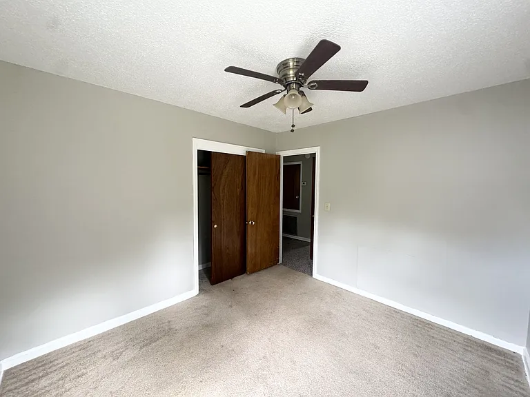 221 Shirley Dr — Photo 17
