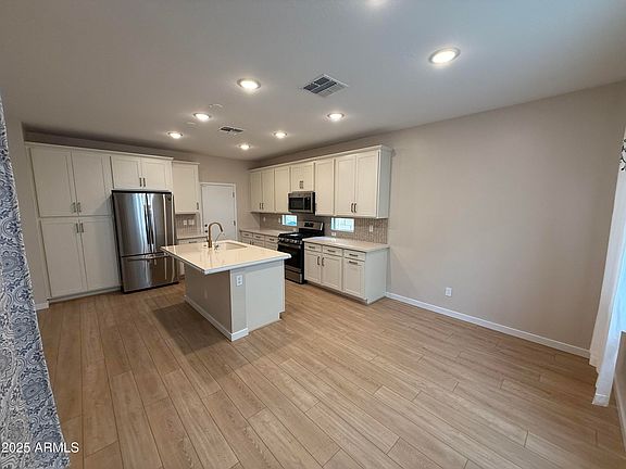 4th image of 2847 S Central Dr