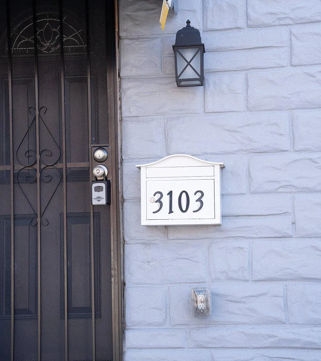 3 bed, 1.0 bath, 1200 sqft, $1,600 — Photo 3