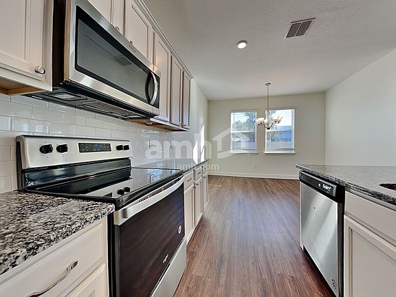 3rd image of 921 Walden Pond Dr