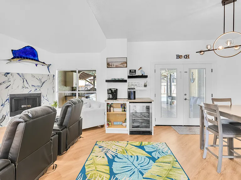 15829 Vincent Dr — Photo 13
