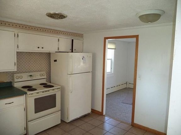 3rd image of 1424 Sharon St