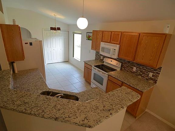 3rd image of 152 Wheatfield Cir