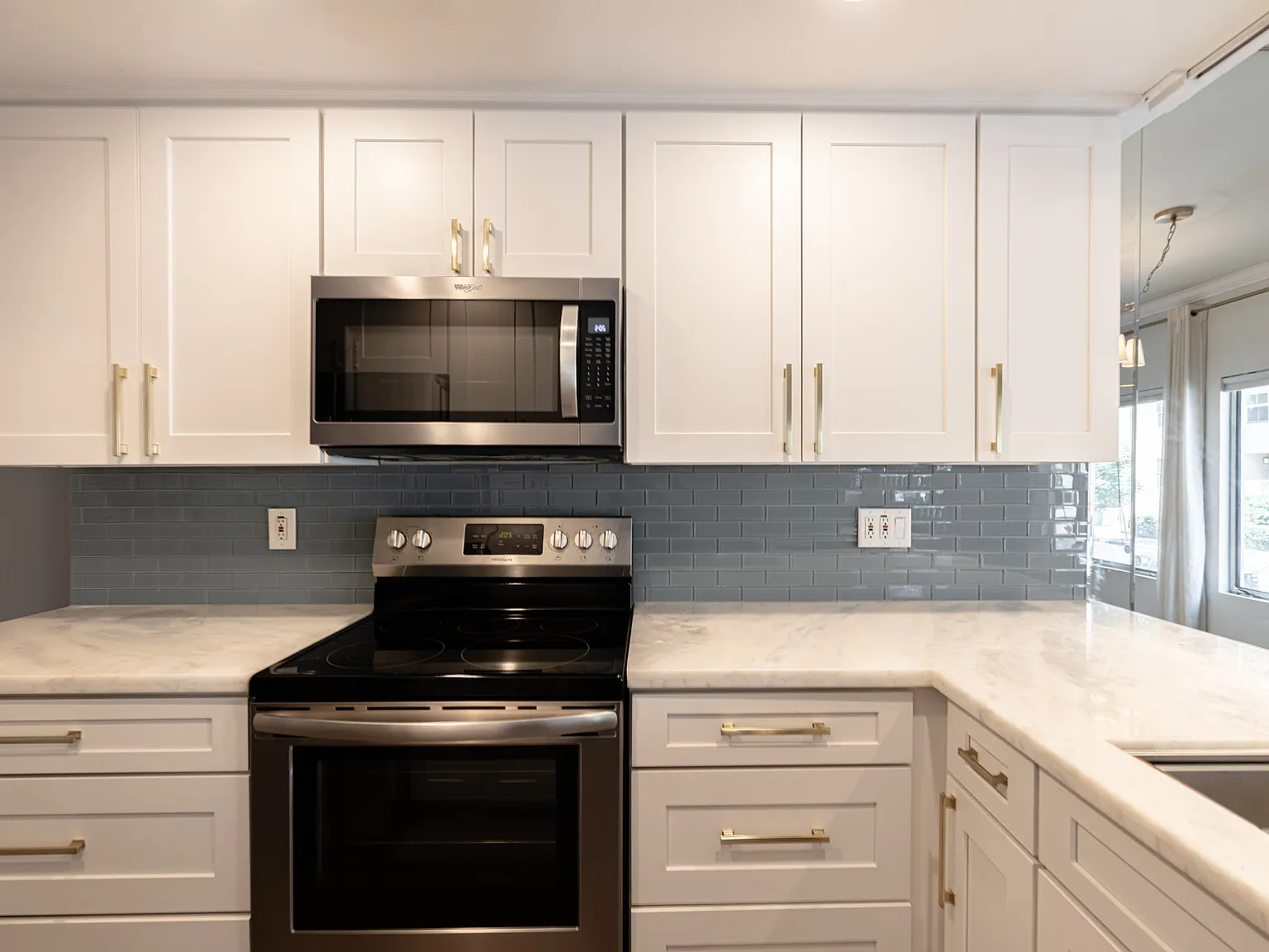 2 bed, 1089 sqft, $5,200 — Photo 2