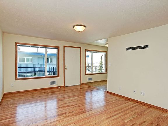 2nd image of 1020 5th Ave N #29