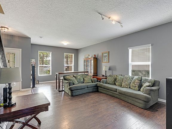 3rd image of 3520 OGLEBAY Drive