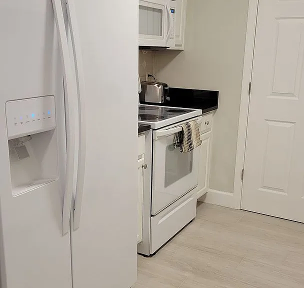 750 N Tamiami Trl #418 — Photo 4