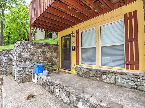 3rd image of 30 Annette Ln