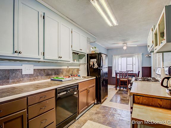 2nd image of 186 W Oak St