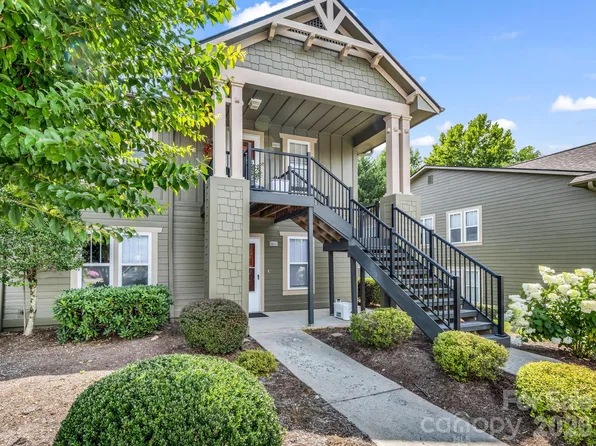 1706 Deermouse Way, Hendersonville, NC 28792
