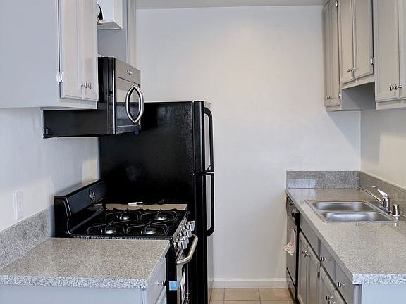 5th image of 928 Albany St APT 2