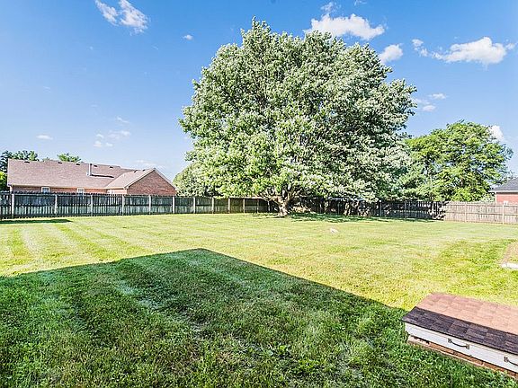 5th image of 220 Plainfield Way