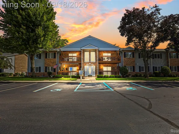 1226 Shoemaker Dr #35, Westland, MI 48185