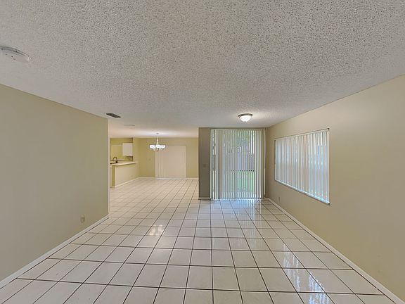 4th image of 10941 NW 12th Pl