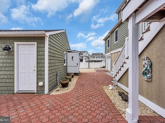 2nd image of 82 Jeri Ann Dr