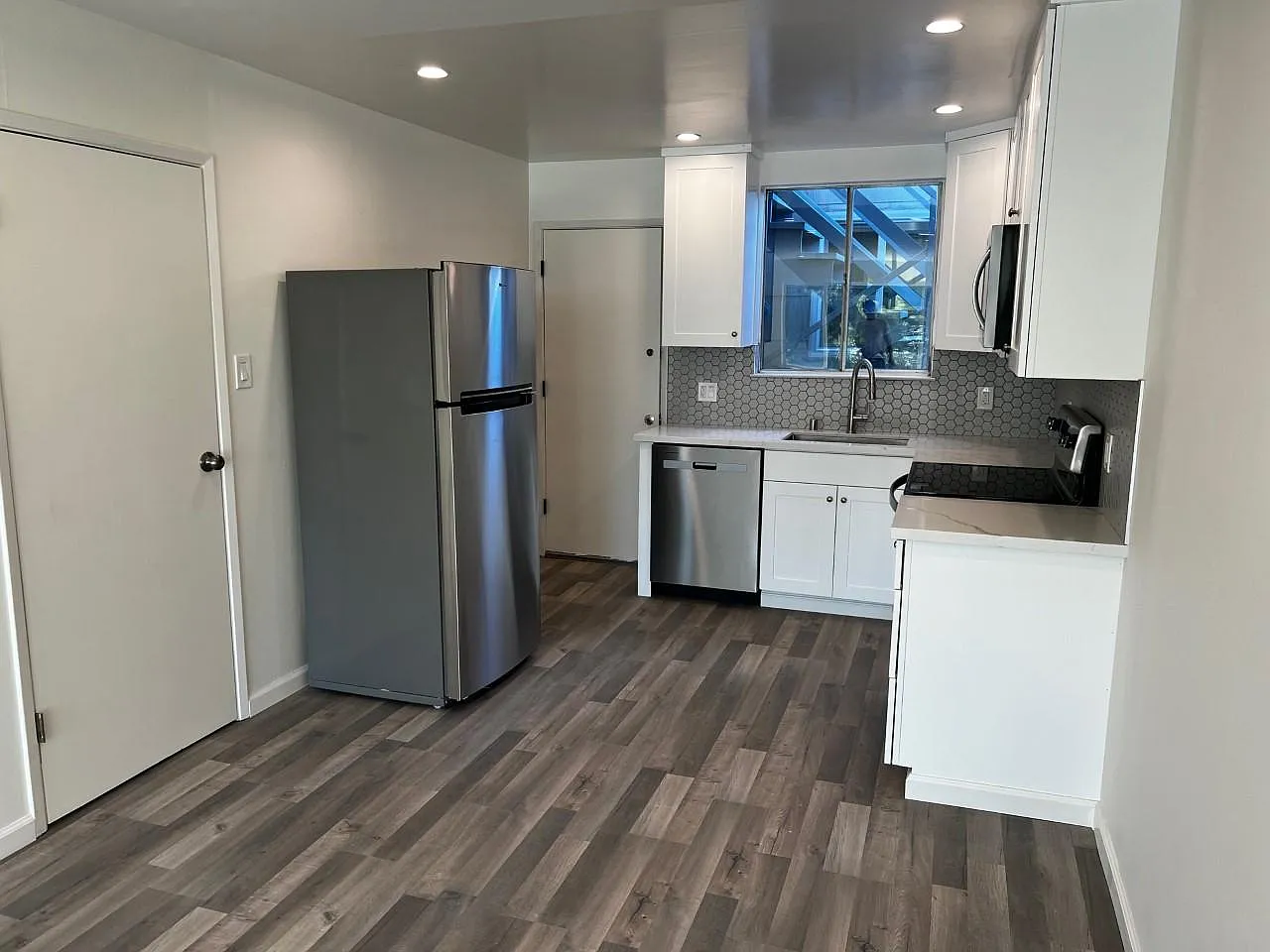 2 bed, 750 sqft, $4,250 — Photo 2