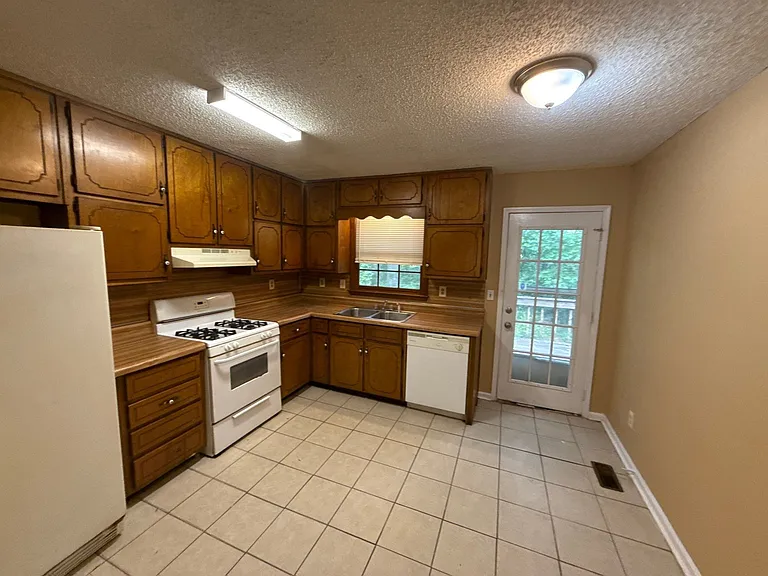 111 Fairhaven Ct — Photo 6