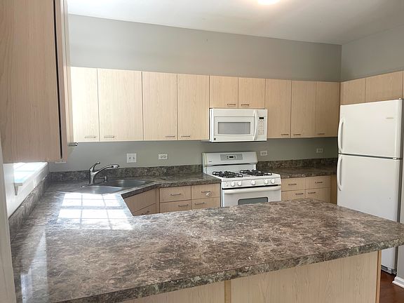 4th image of 333 W Pointe Dr