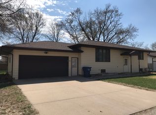 915 E 10th St, Schuyler, NE 68661