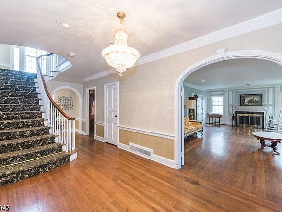 3rd image of 50 Mayhew Dr