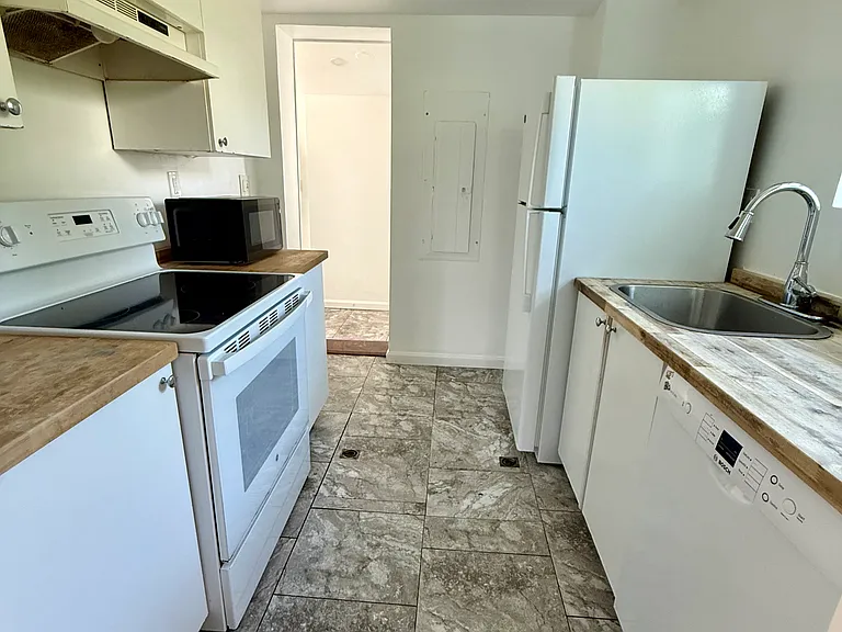 Summerfield Ave — Photo 3
