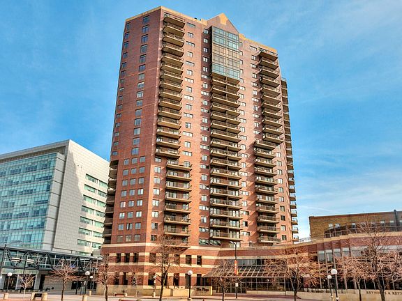 2nd image of 300 Walnut St #2002