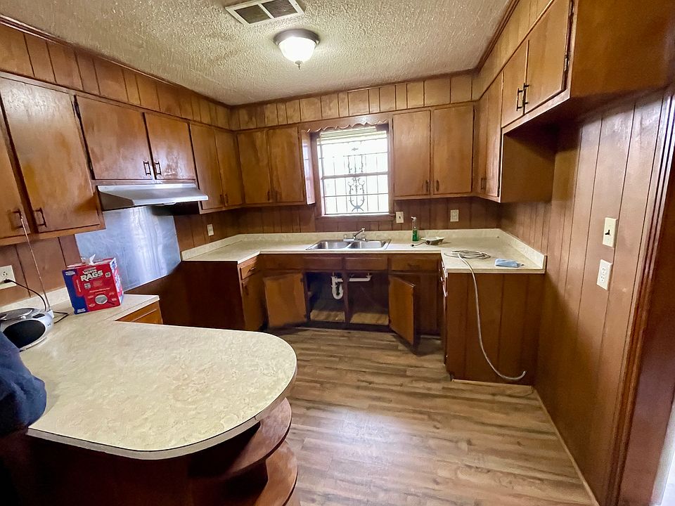 2nd image of 85 Mitchell Rd