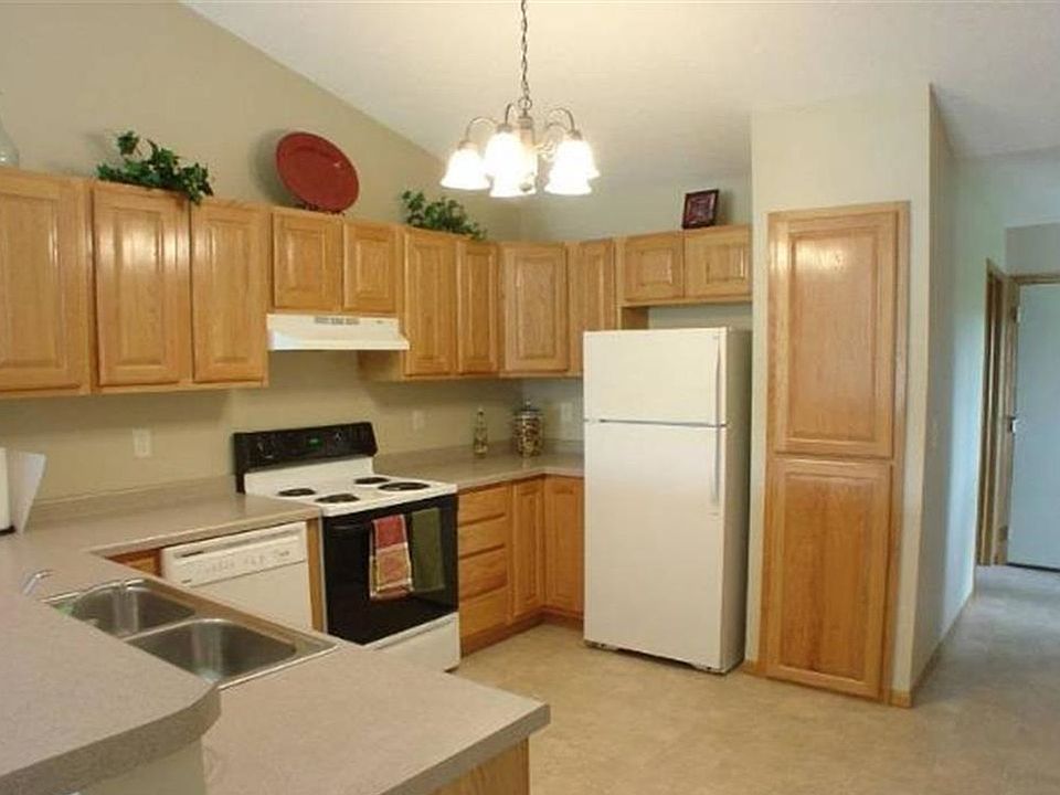 2nd image of 1415 Broadway St #2