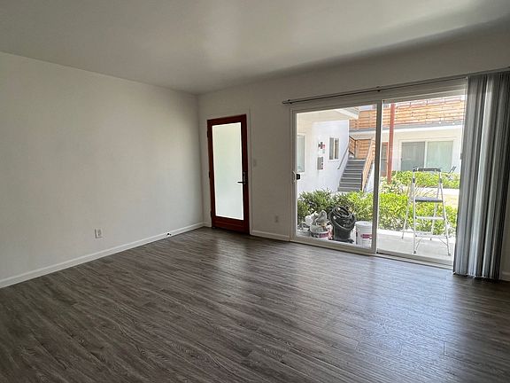 3rd image of 4959 Romaine St APT 8