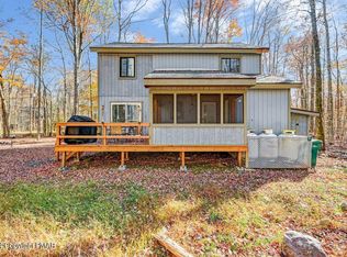 209 Kit Carson Cir, Pocono Pines, PA 18350