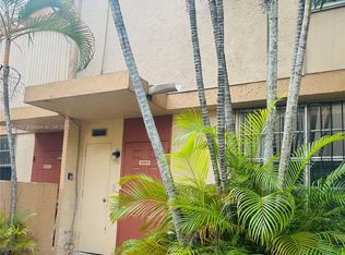 6155 SW 69th St #9, South Miami, FL 33143