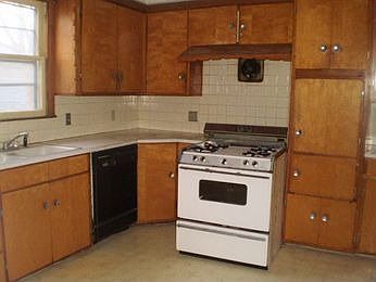 2nd image of 2819 E Ave
