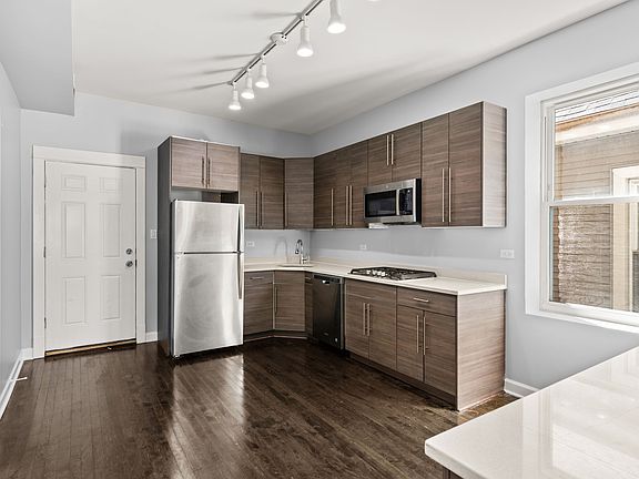 2nd image of 1651 N Francisco Ave #2F