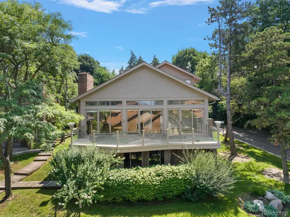 3872 Pine Harbor Dr Unit 15L, West Bloomfield, MI 48323