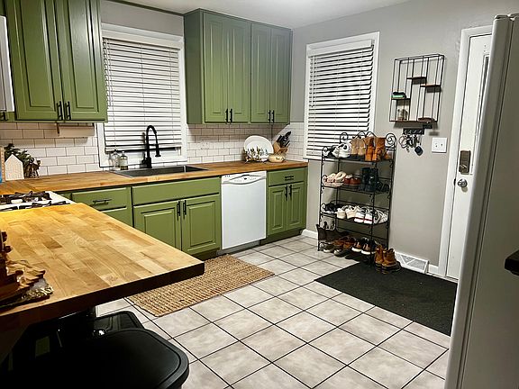 2nd image of 3628 Vineyard Ave NE