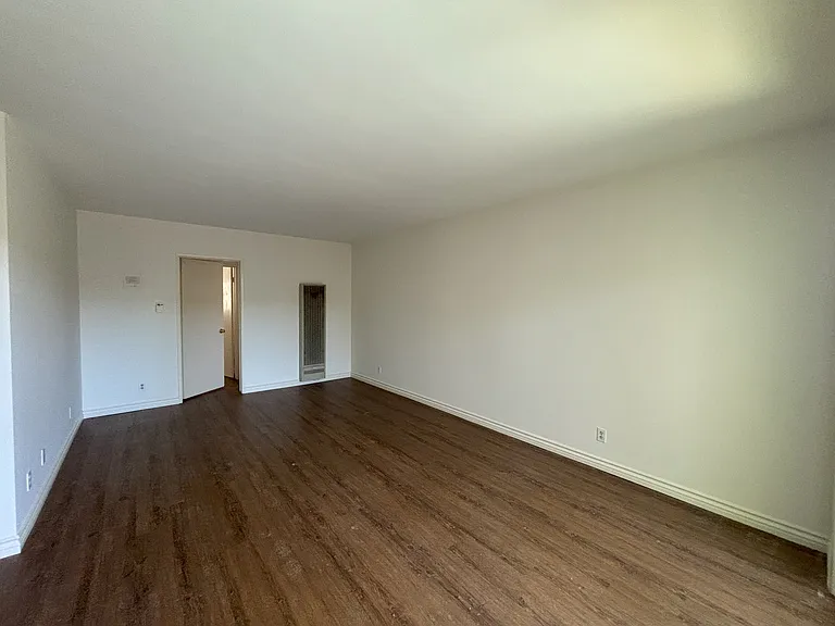 8740 Owensmouth Ave #9 — Photo 4