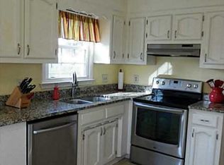 721 Shadowood Ln, Chesapeake, VA 23322