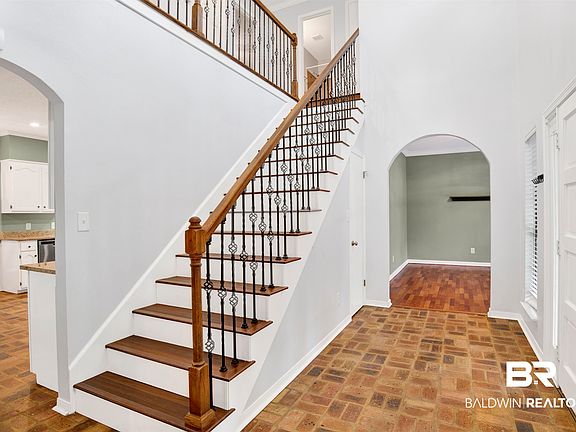 4th image of 102 Piedmont Cir