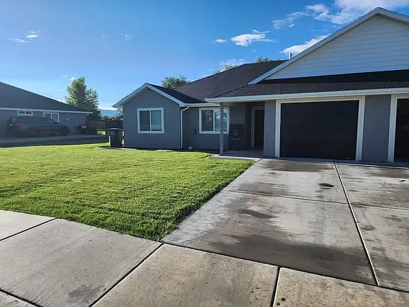 3 bed, 1200 sqft, $1,600 — Photo 1