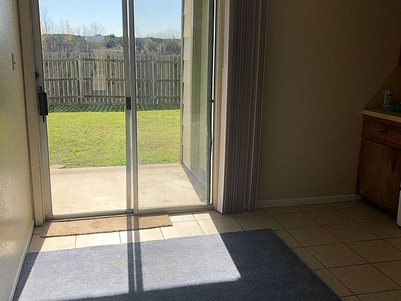 4th image of 1002 Eastside Dr APT B