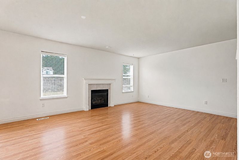 3rd image of 3815 184th Street E