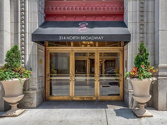 2nd image of 314 N Broadway Ave #1904