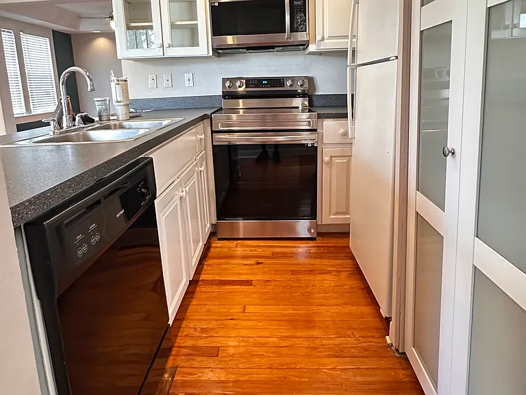 421 E Amelia St #B — Photo 12