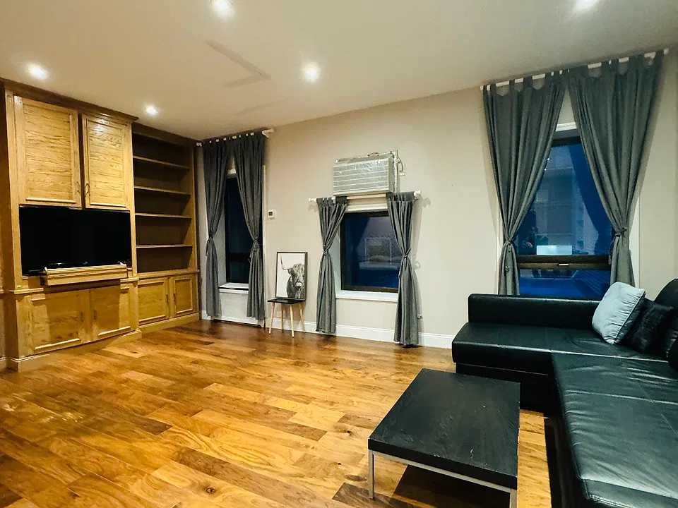 65 E 54th St #5R