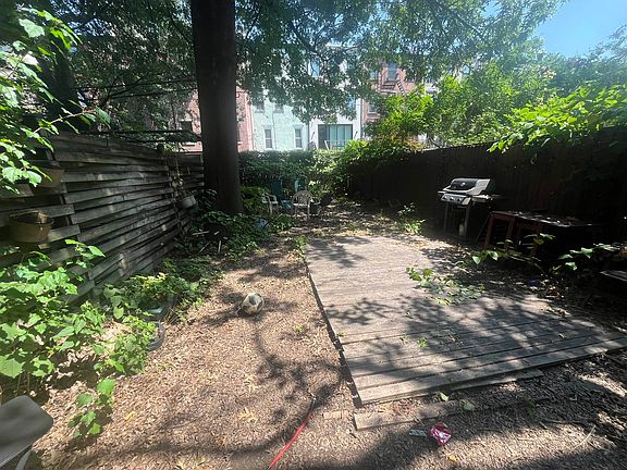 2nd image of 405 Clermont Ave APT 1