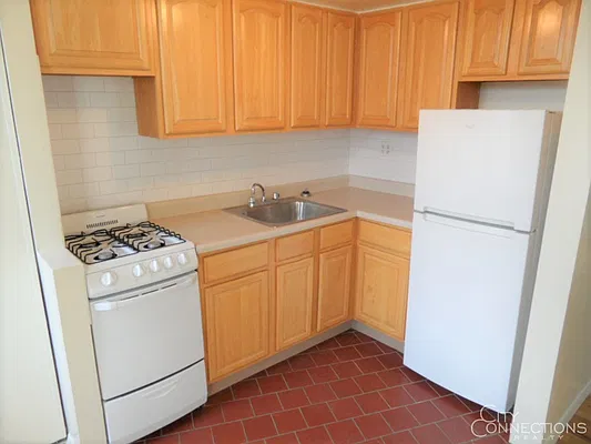 Rented by City Connections Realty | media 5